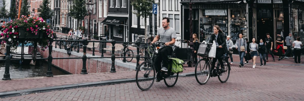 Zwei Radfahrer in den Niederlanden