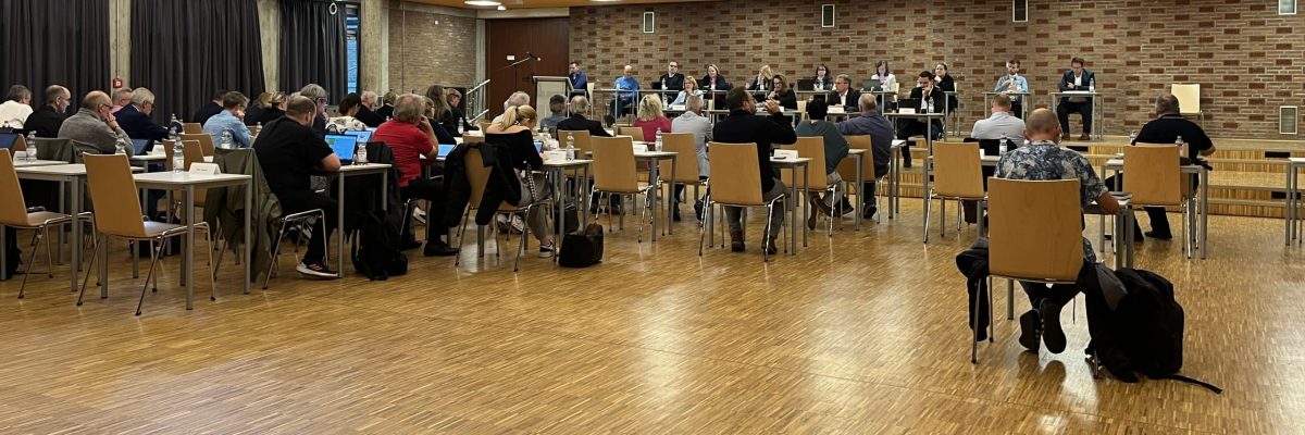 Der Rösrather Stadtrat in der Aula des Freiherr vom Stein Gymnasiums